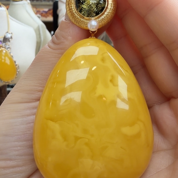 琥珀未镶嵌珠宝奇石