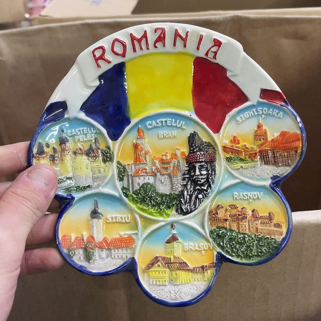 摆件   磕碰。封釉。