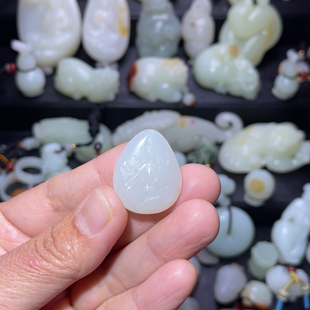 和田玉颈饰未镶嵌卡****眼