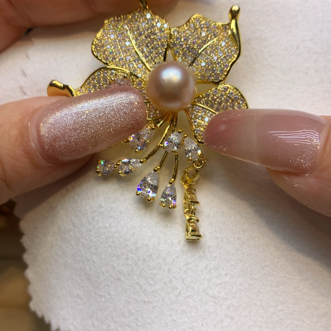 未镶嵌胸饰海水珍珠