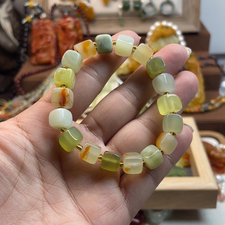 蛇纹石玉手串未镶嵌