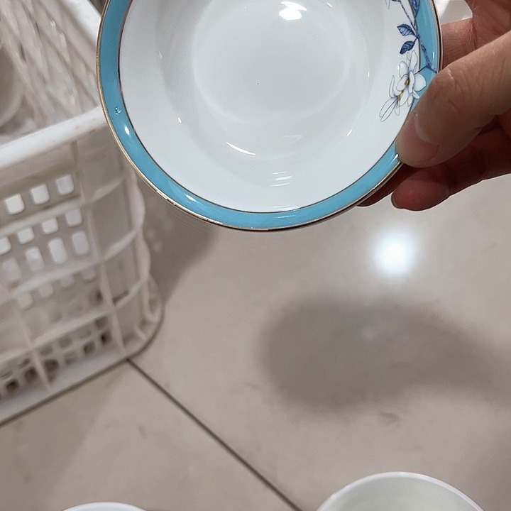 碗微瑕骨瓷碟两只装水云间