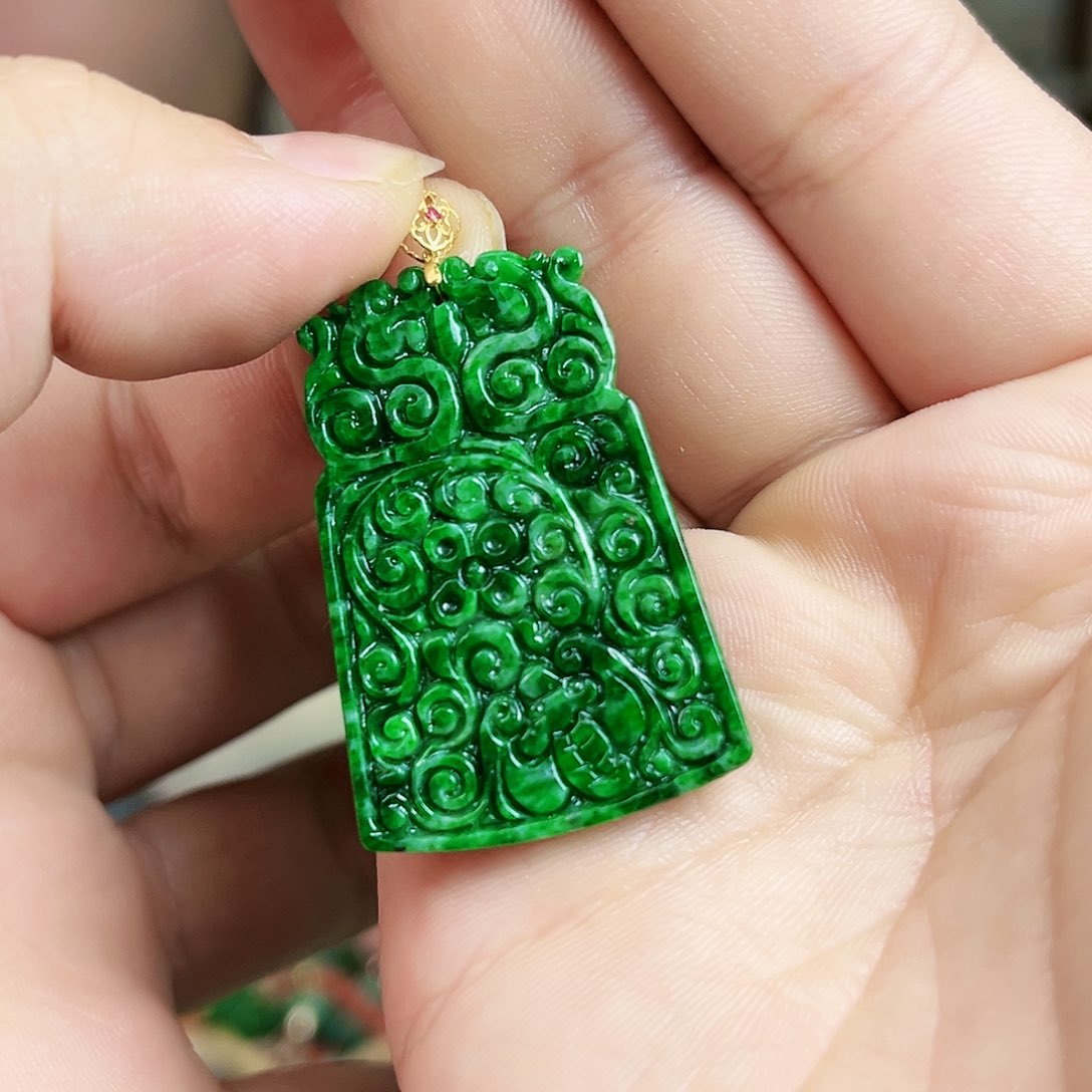 翡翠颈饰18K金镶嵌吊坠