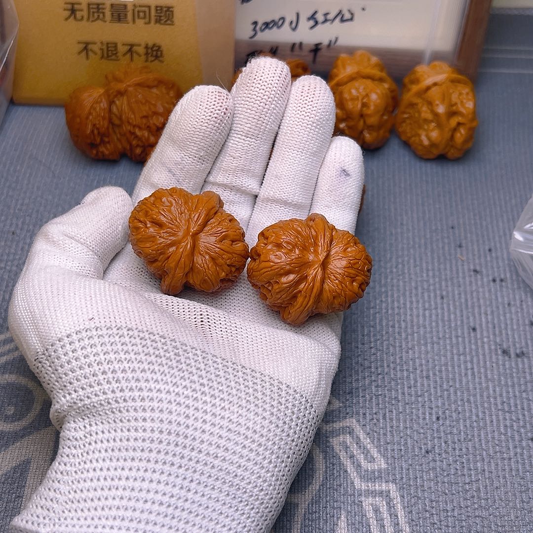 奈***丶文玩核桃把件文玩核桃元宝