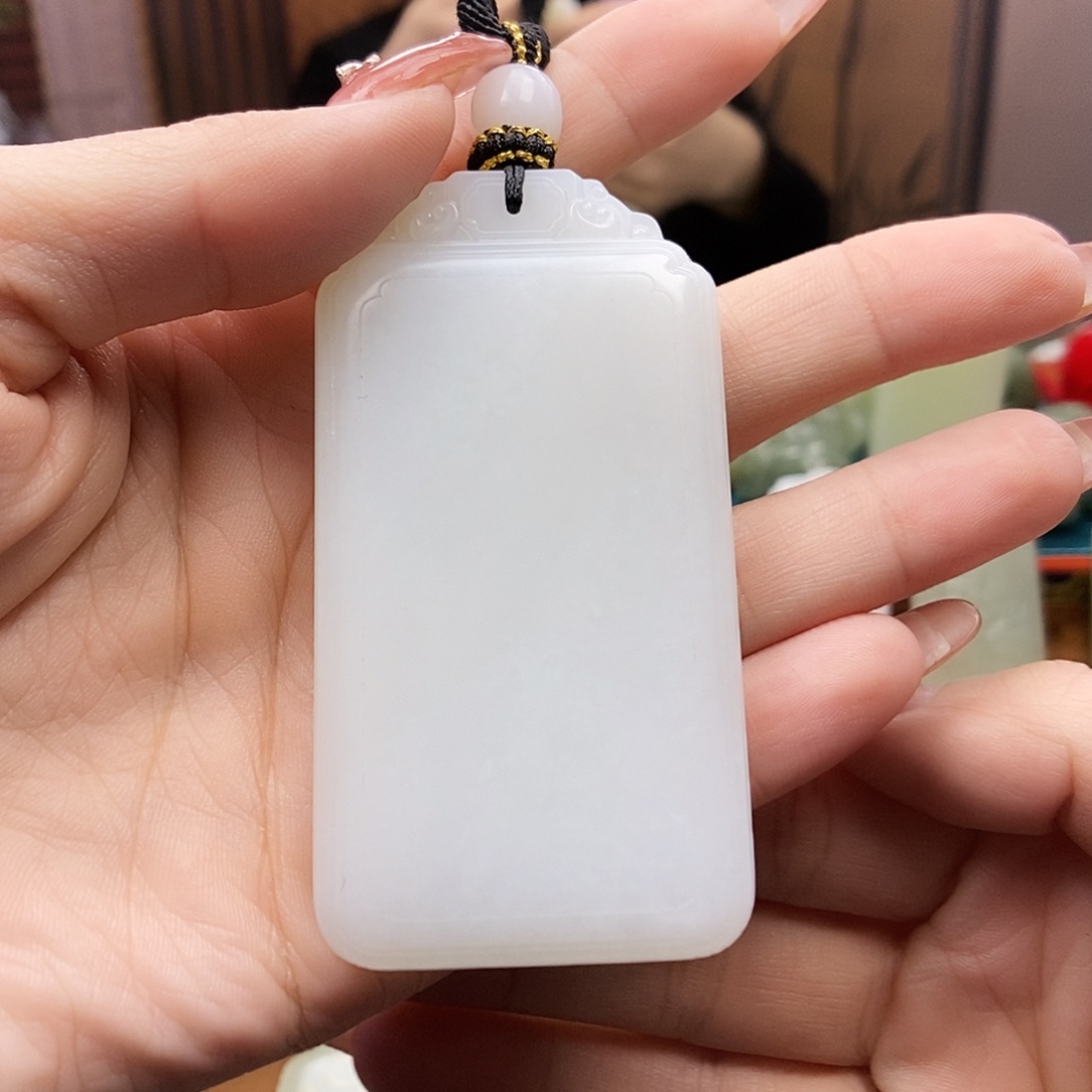 钥***王和田玉未镶嵌颈饰