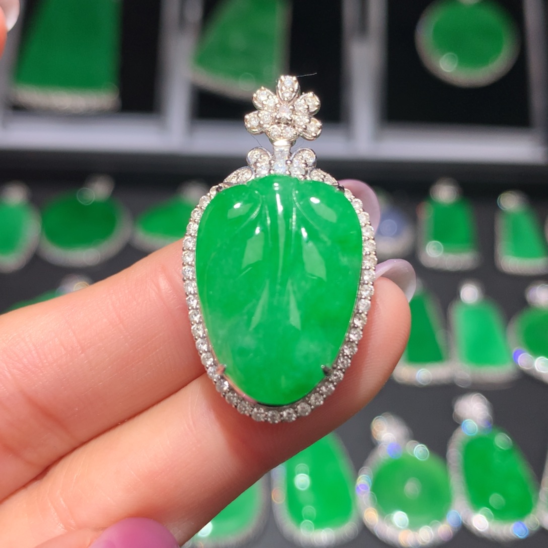 翡翠颈饰18K金镶嵌翡翠