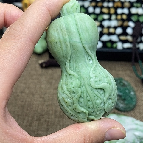 独山玉颈饰未镶嵌