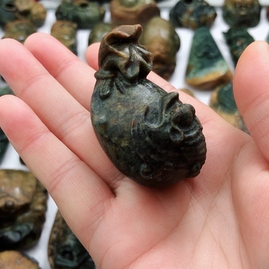 岫岩河磨玉（透闪石质玉）把件未镶嵌