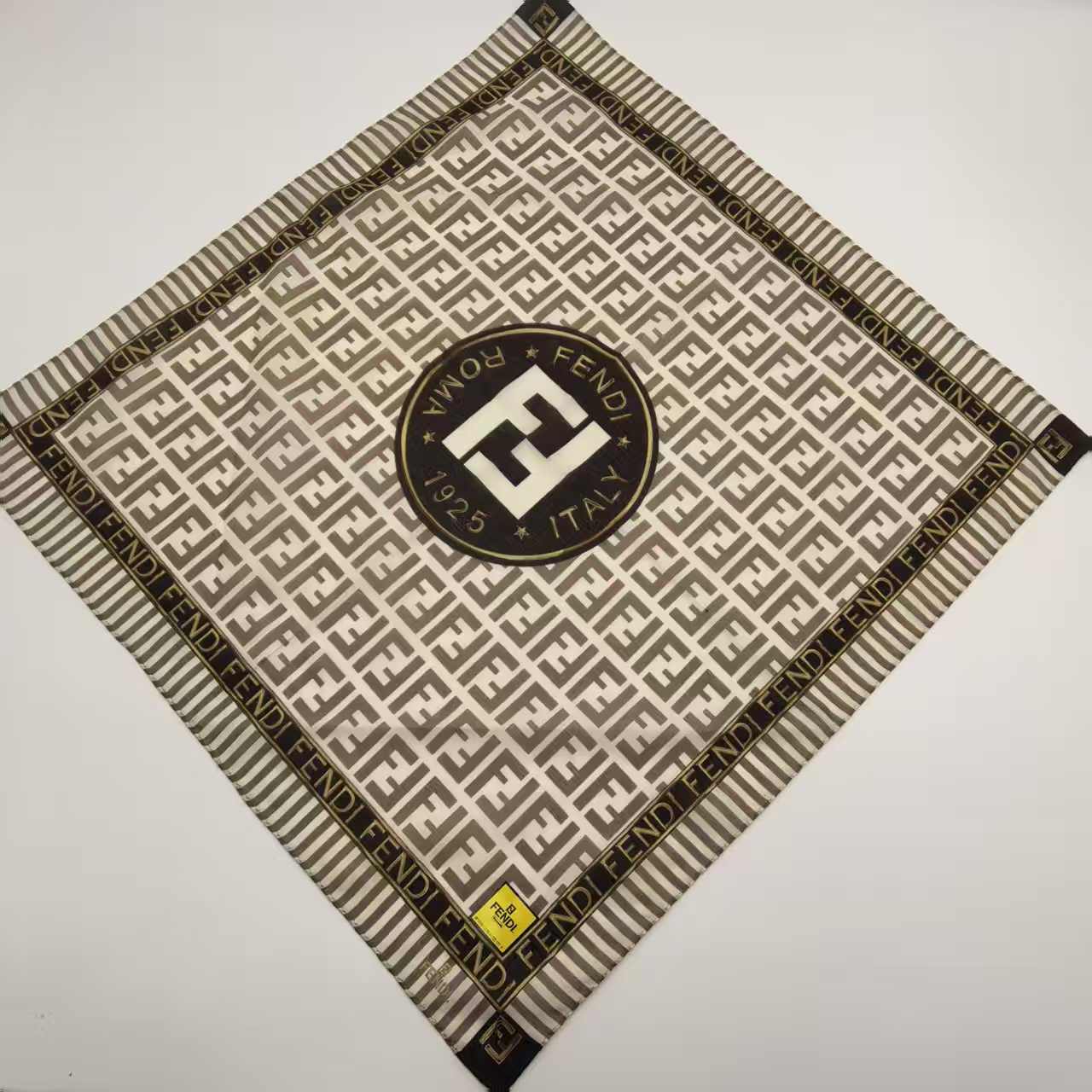 95新 FENDI/芬迪  海囤/芬迪/丝巾/yy14236