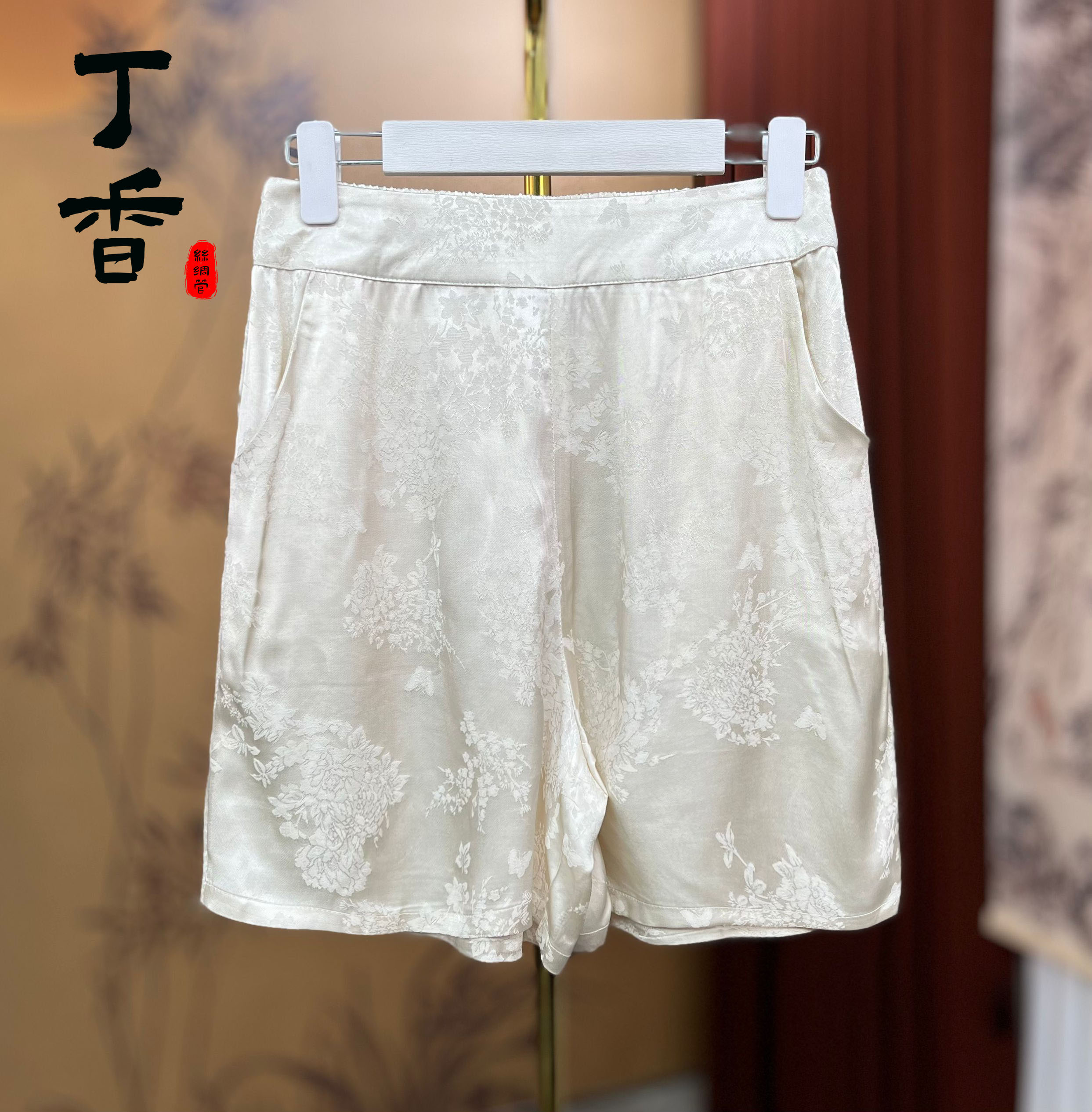 672高端时尚百搭潮流花萝短裤女