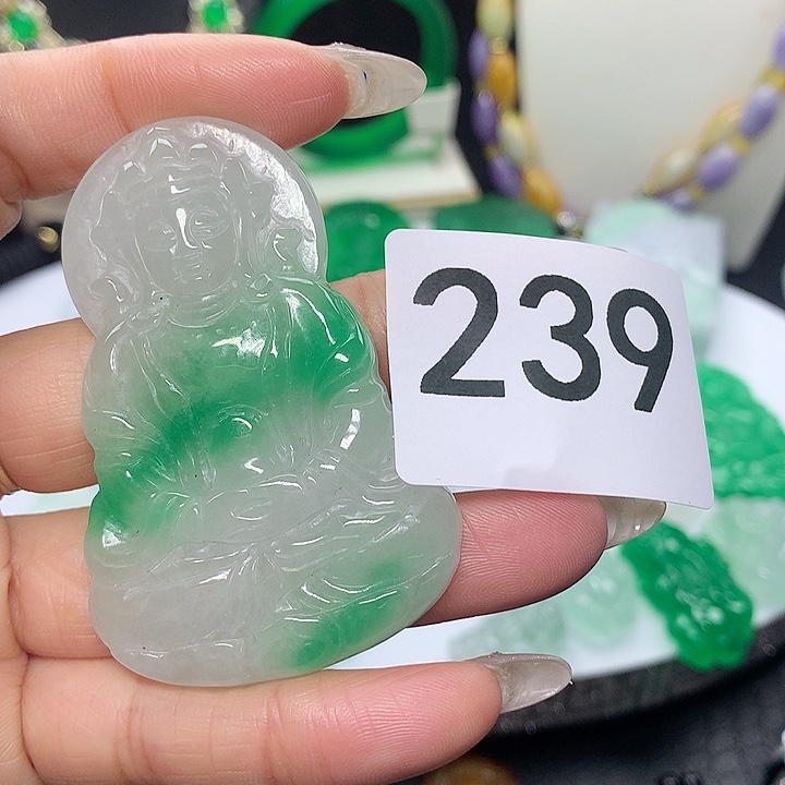 翡翠吊坠(赠链)未镶嵌