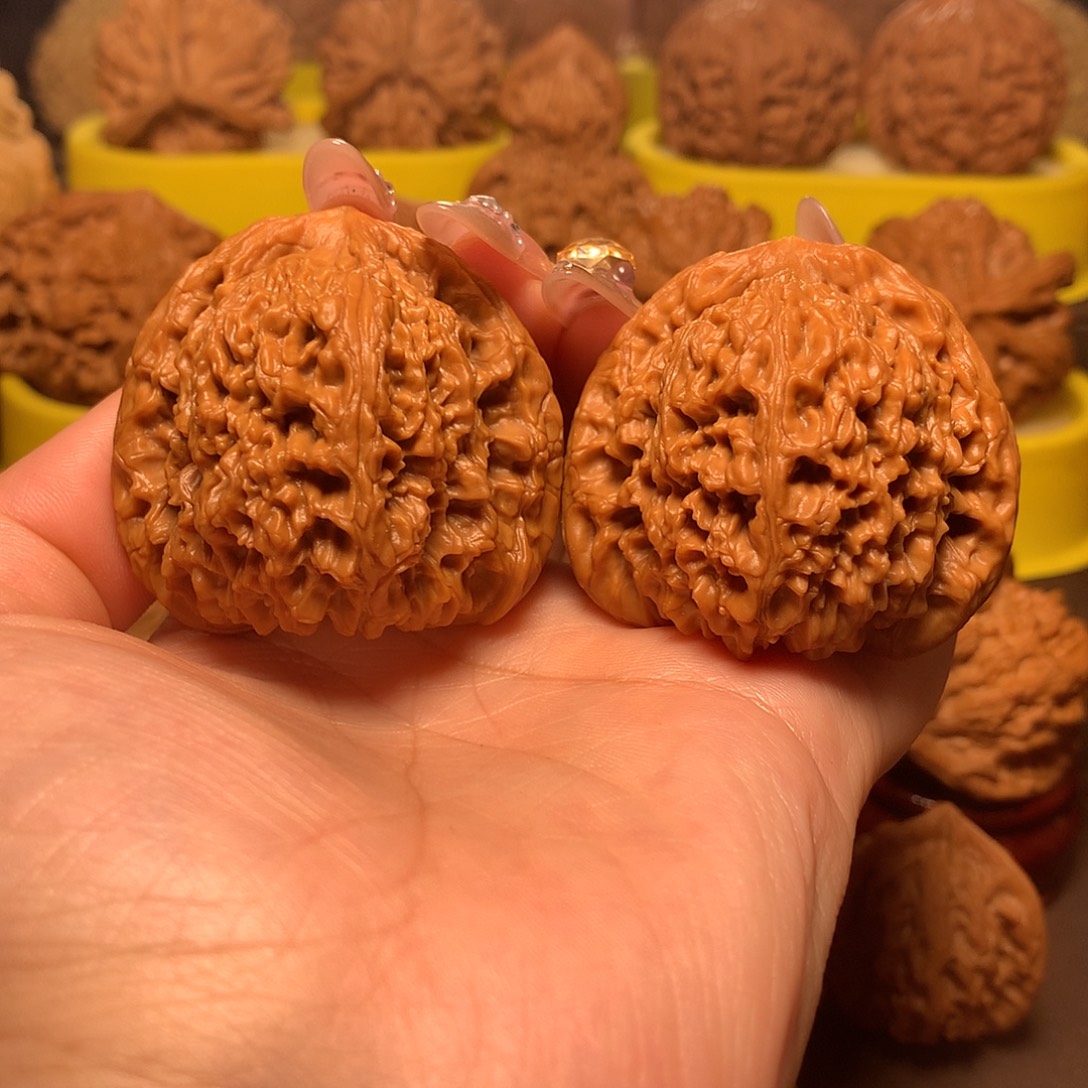 饕***餮吊坠文玩核桃大南疆石45➕全品