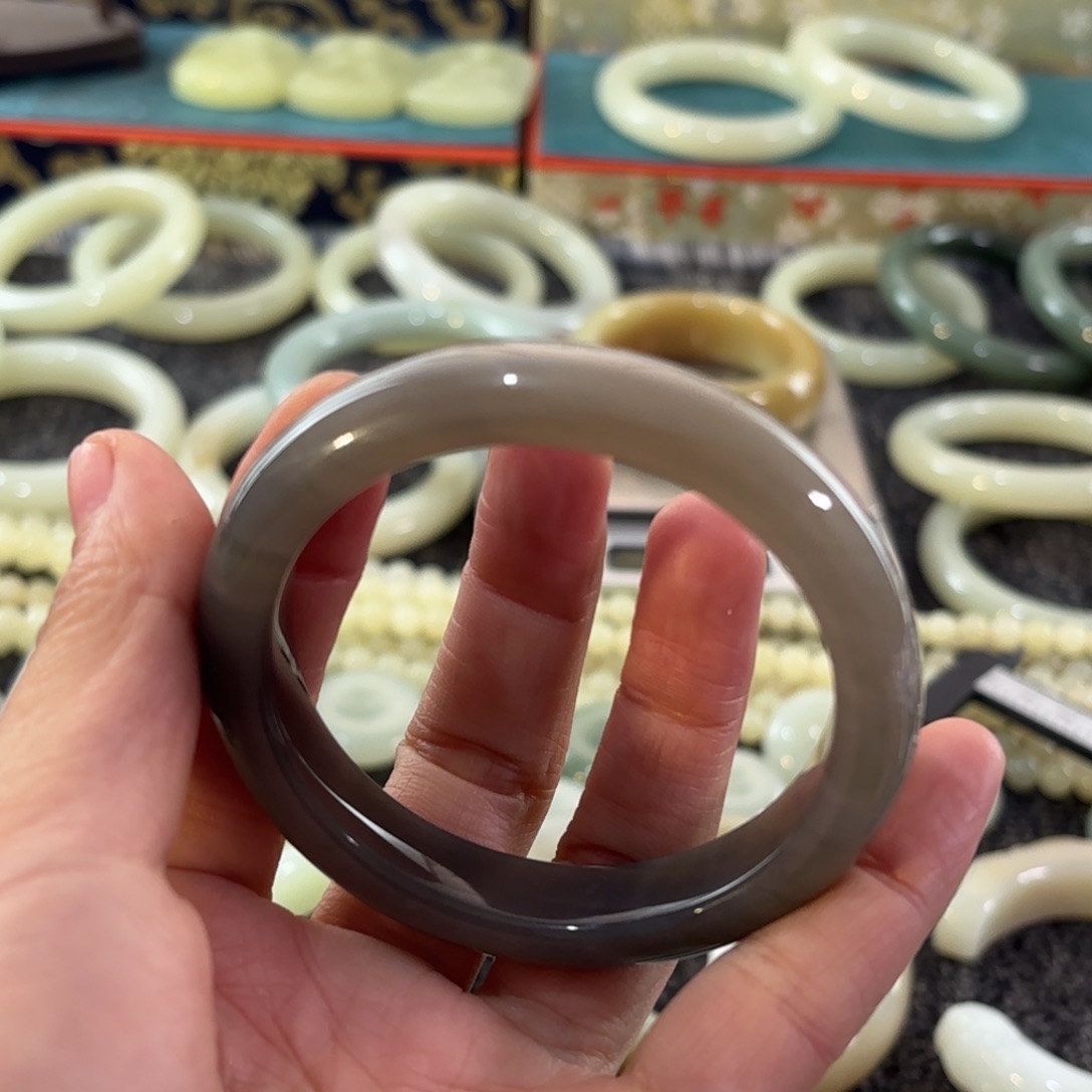 梵***明和田玉（糖玉）未镶嵌颈饰