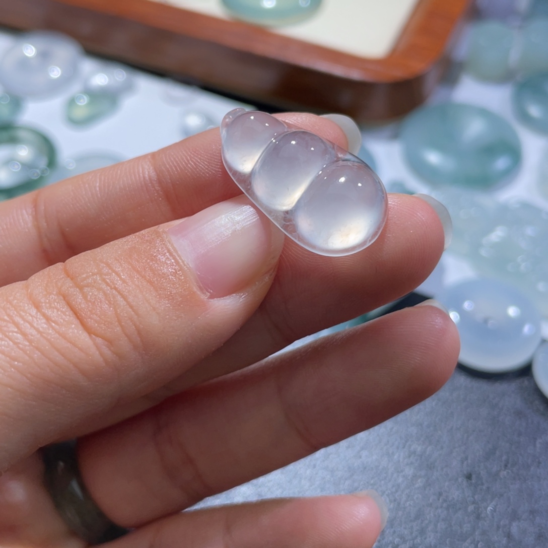 定制翡翠未镶嵌豆