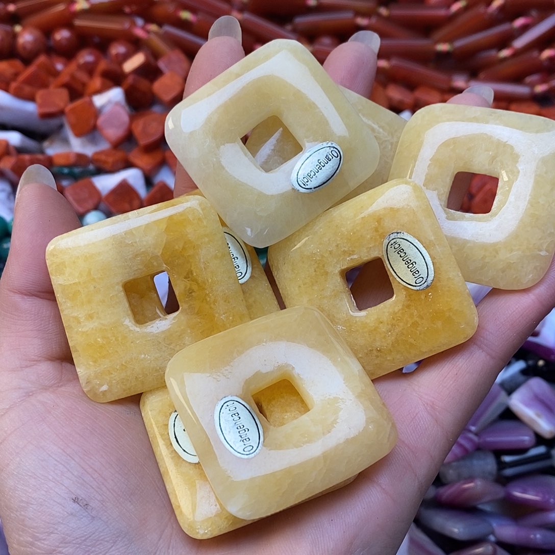 玛瑙/玉髓未镶嵌珠宝半成品黄玉随机一个装