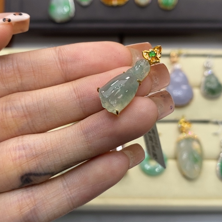 翡翠18K金镶嵌颈饰