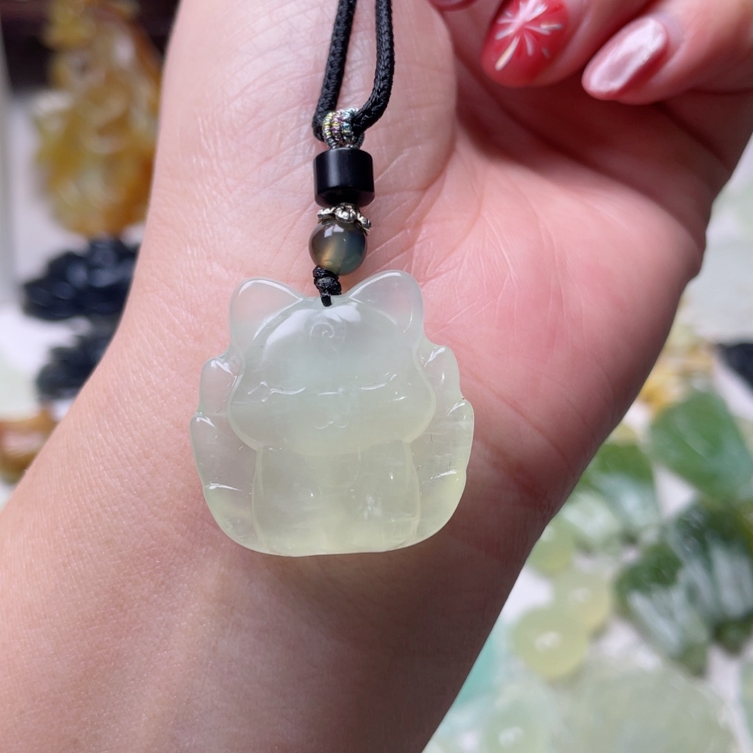 蛇纹石玉颈饰未镶嵌