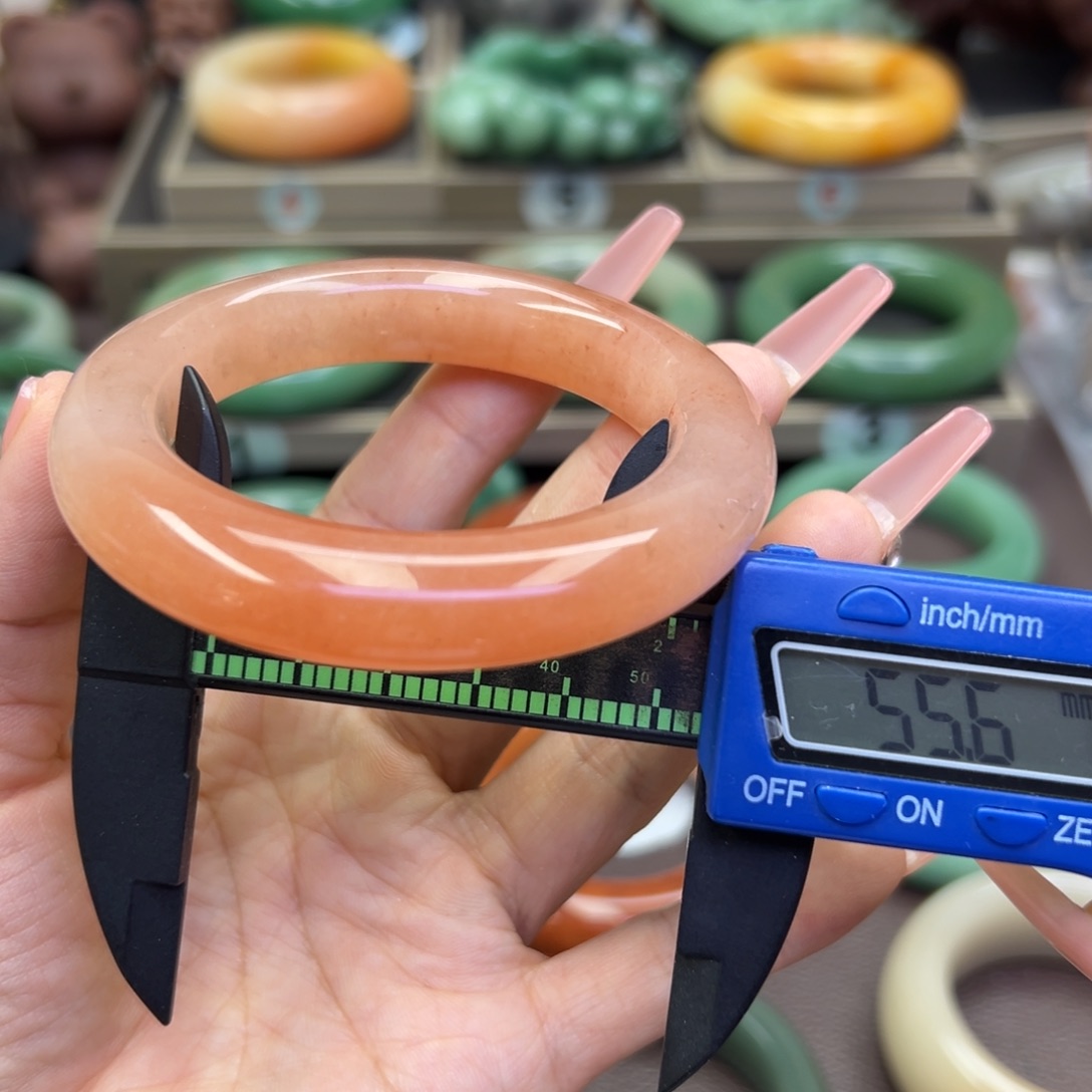 未镶嵌手镯石英岩玉