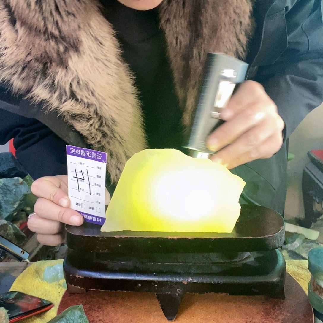 蛇纹石玉未镶嵌珠宝奇石