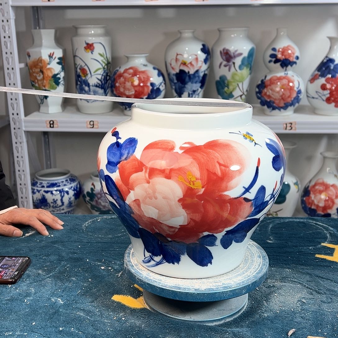 摆件景德镇陶瓷大口红牡