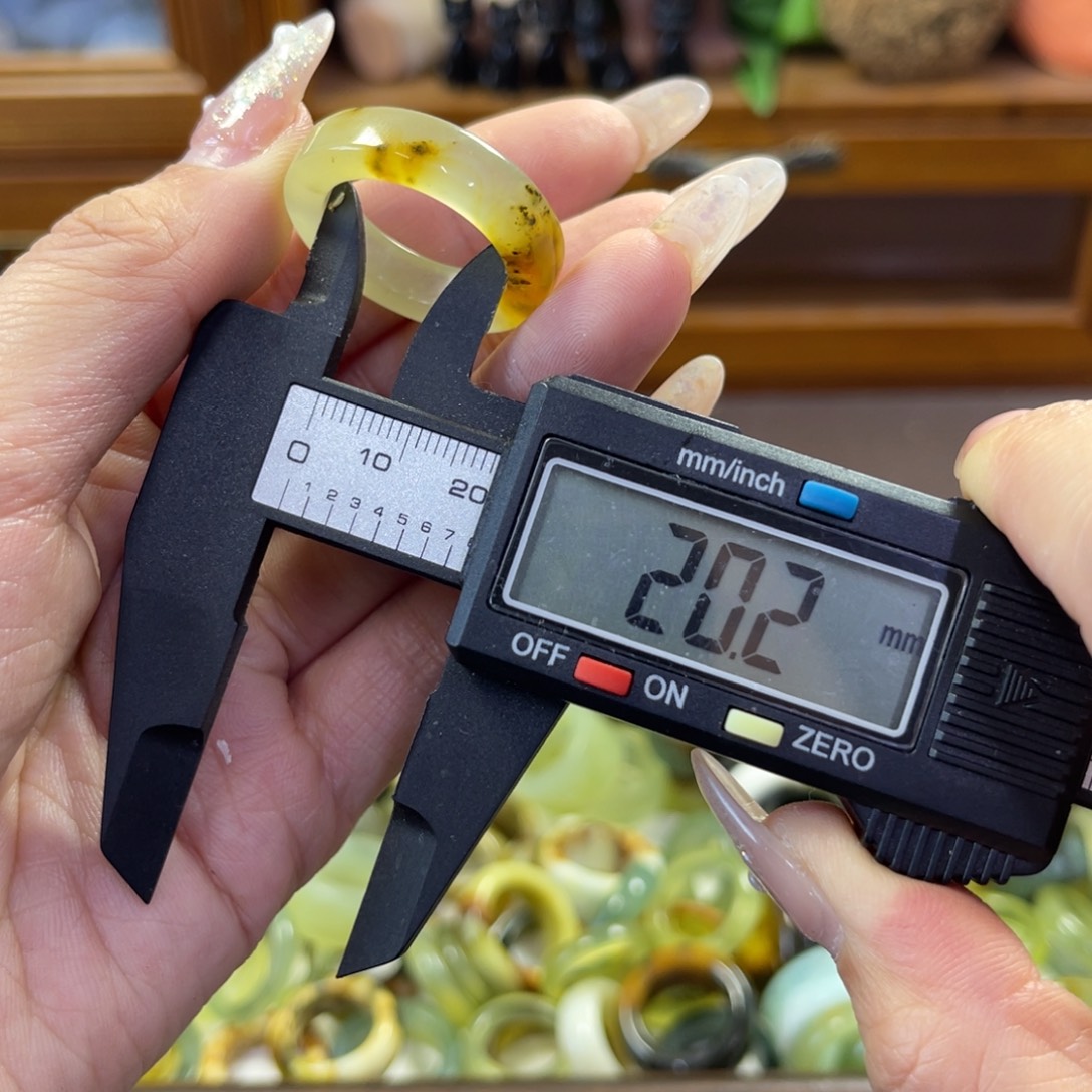 蛇纹石玉未镶嵌手镯45