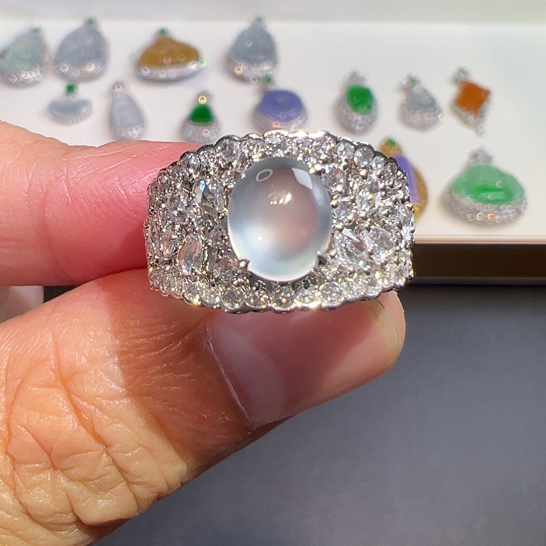 翡翠颈饰18K金镶嵌翡翠