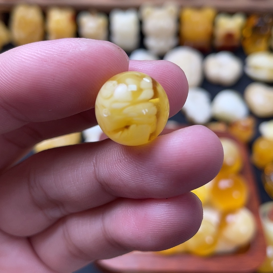 琥珀珠宝奇石未镶嵌