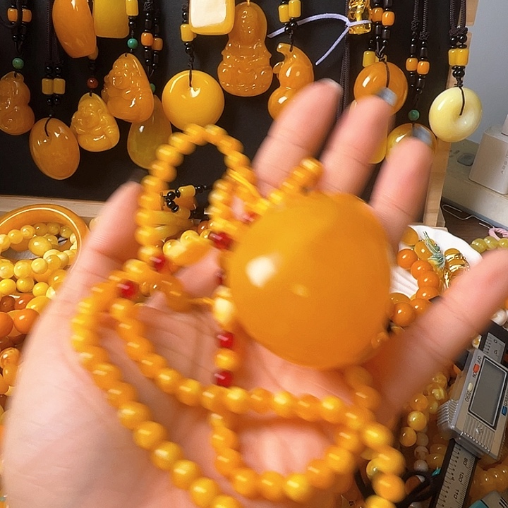 爱***织树脂波罗的海大水滴珠链