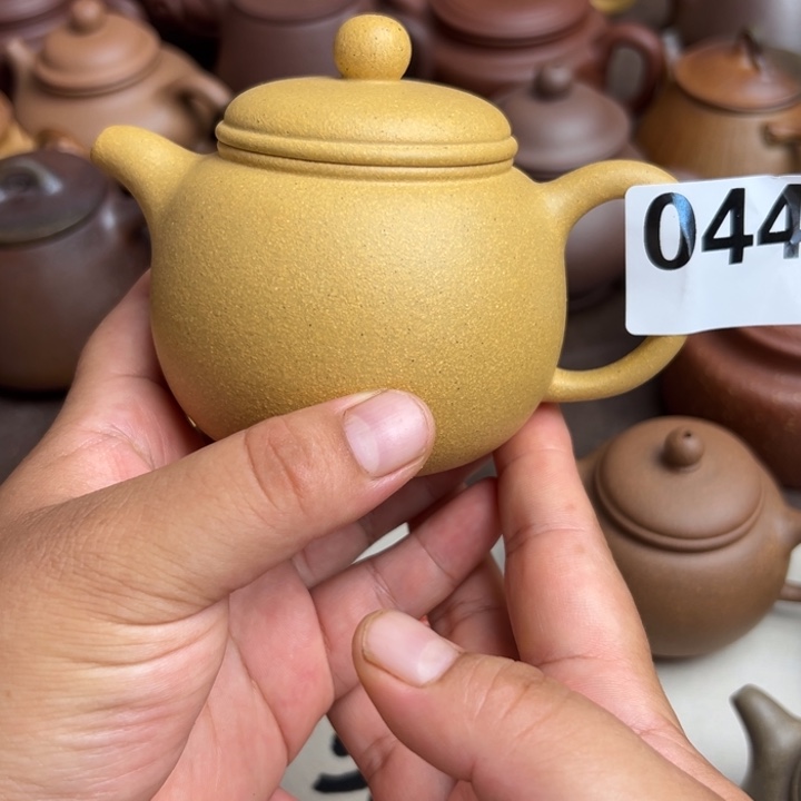 茶壶紫砂黄金段半手工220cc左右瑕疵