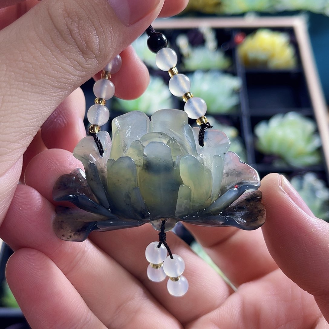 蛇纹石玉颈饰未镶嵌