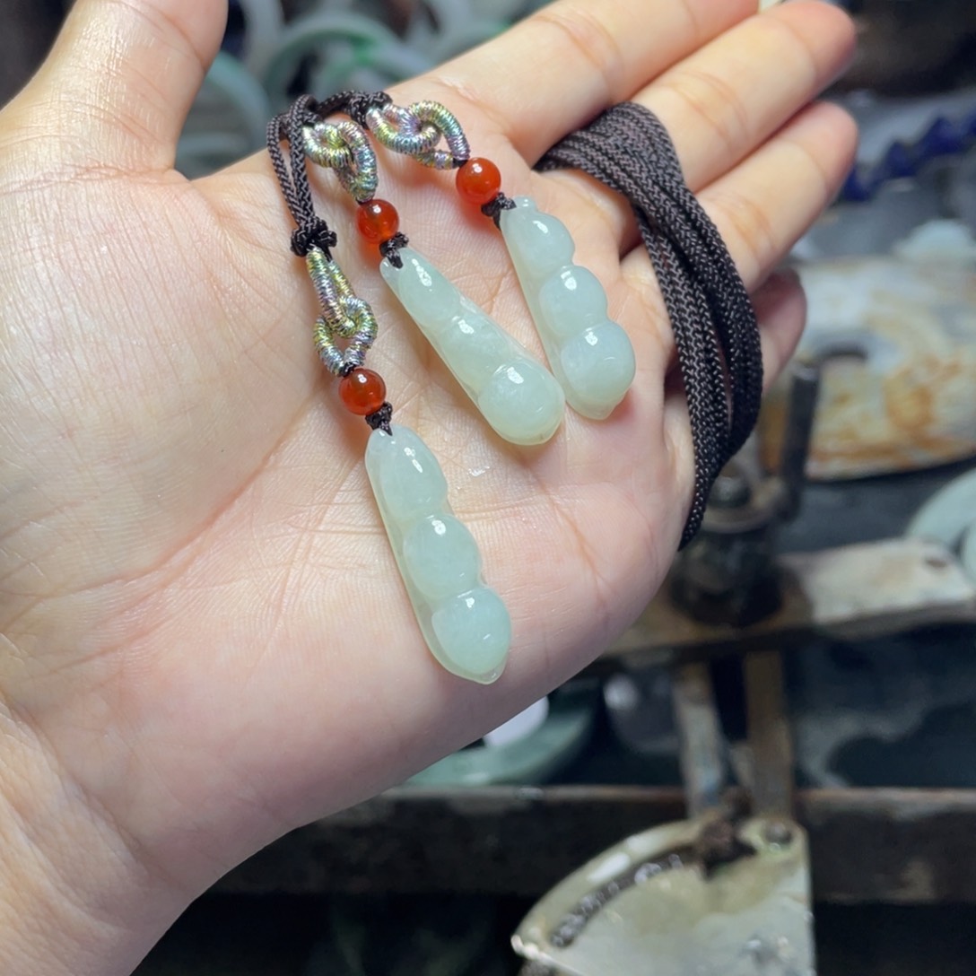 颈饰未镶嵌翡翠多样性