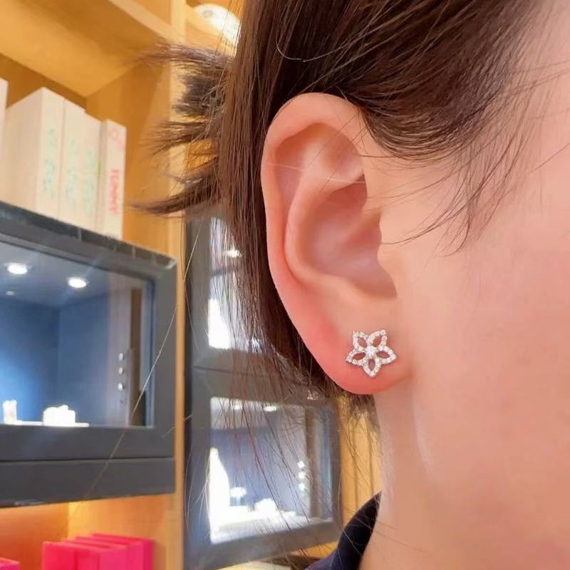 铜合金耳饰 镀K金 2025款C9183【镂光五叶花】BOBAOLI 耳钉