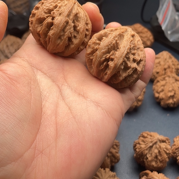 久***志龙脊菩提把件秦岭核桃