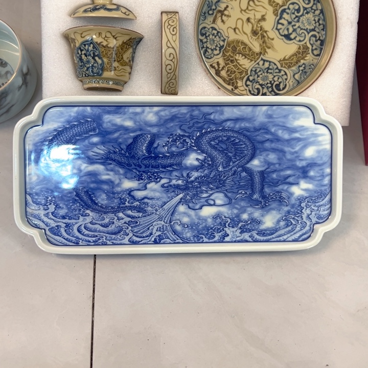 瓷片白青花龙戏水大茶盘