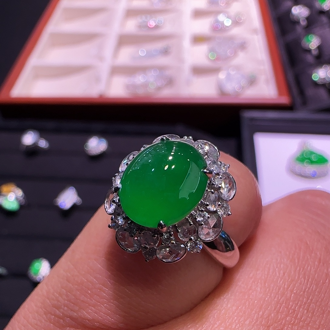 翡翠18K金镶嵌戒指