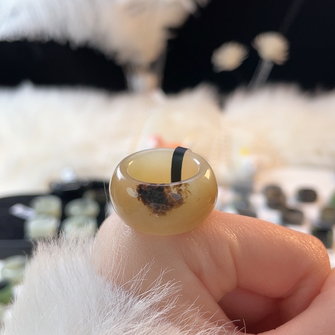 和田玉未镶嵌戒指k107 糖白带红皮墩墩16.4mm
