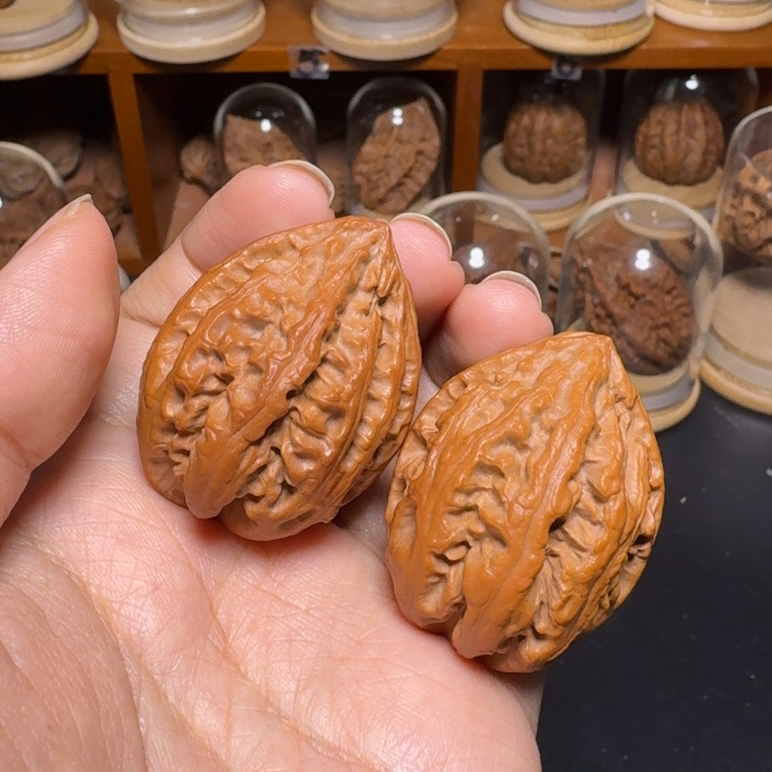 文玩核桃把件红皮秤砣