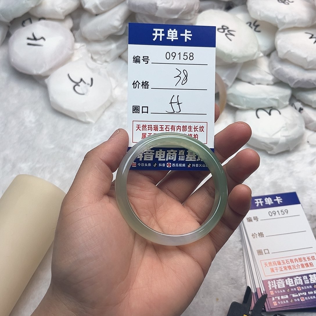 玛瑙/玉髓手镯未镶嵌158