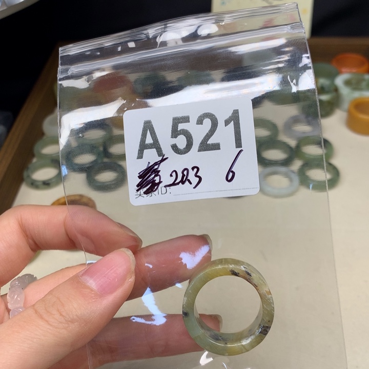 ****酒蛇纹石玉合金天然岫玉戒指戒圈