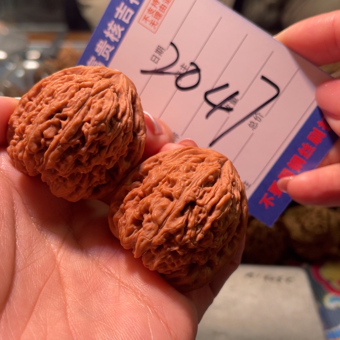 核桃把件36左右溜肩三角团子竖拉丝大克重