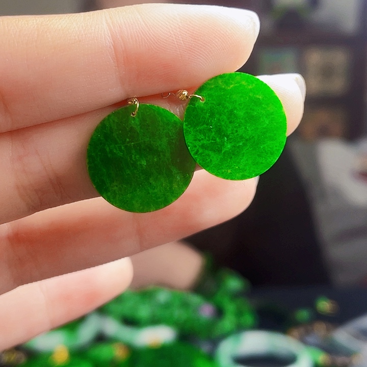 翡翠18K金镶嵌颈饰多样性