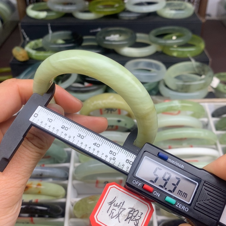 蛇纹石玉未镶嵌手镯935