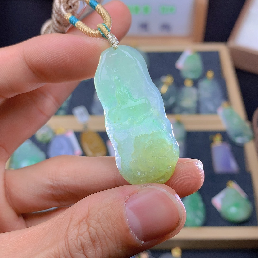 翡翠颈饰未镶嵌翡翠