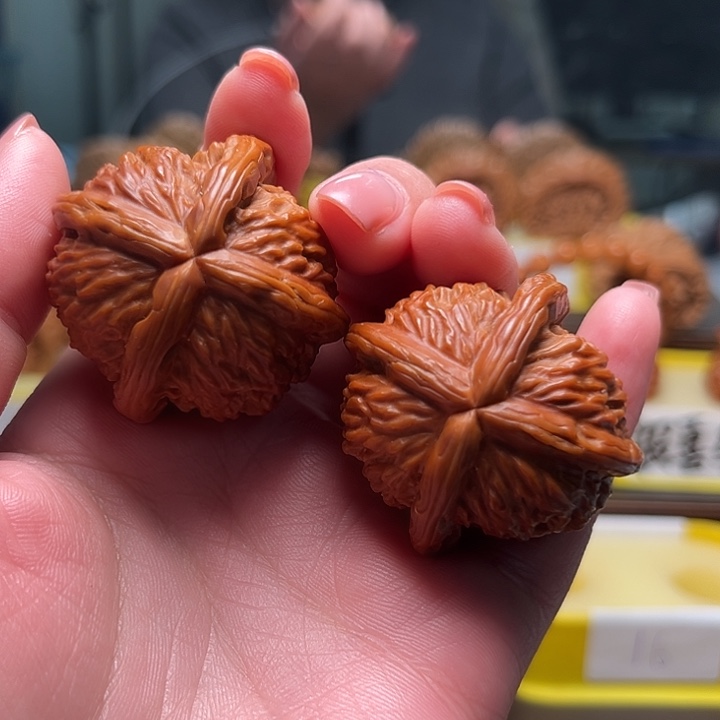 康***凯吊坠文玩核桃白狮子四棱