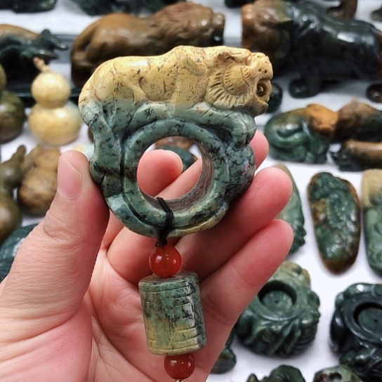 岫岩河磨玉（透闪石质玉）挂件未镶嵌