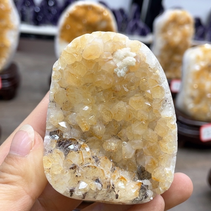 水晶摆件未镶嵌捡漏