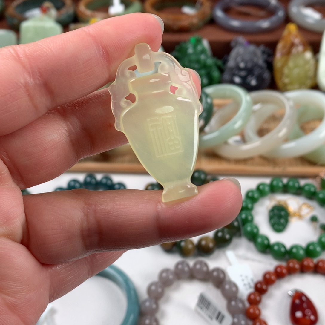 岫玉颈饰未镶嵌吊坠