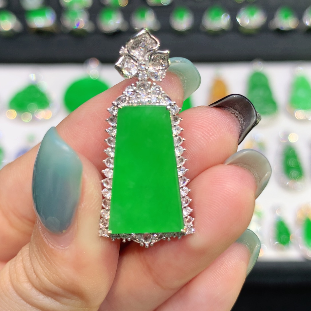 翡翠18K金镶嵌吊坠(不含链)