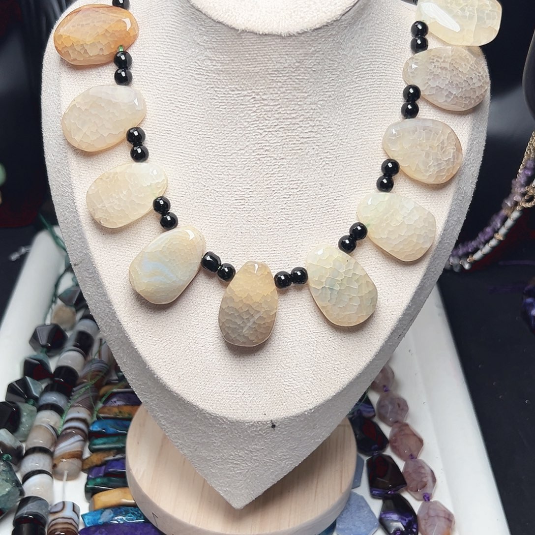 玛瑙/玉髓未镶嵌珠宝半成品c551 30m 龙鳞纹水滴一条