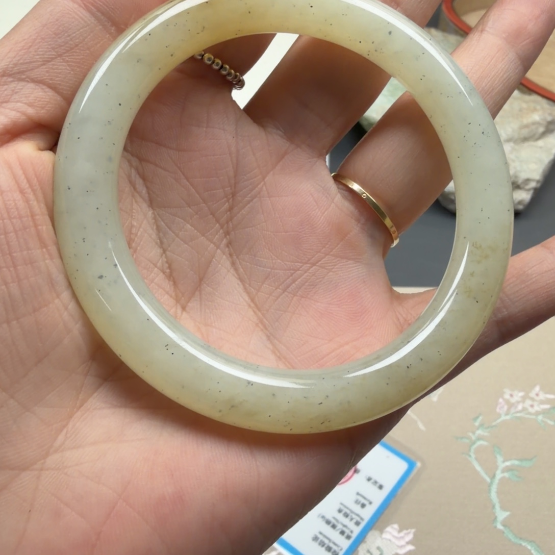 和田玉未镶嵌手镯42